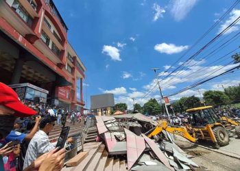 काठमाडौंमा बालेनकाे एक्सन : एकैदिन चार ठाउँका संरचना भत्काइए