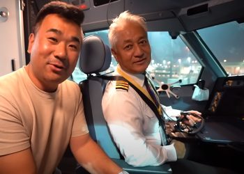 चिनियाँ भ्लगर ककपिटमै छिराएपछि क्याप्टेन विजय लामामाथि क्यानको एक्सन