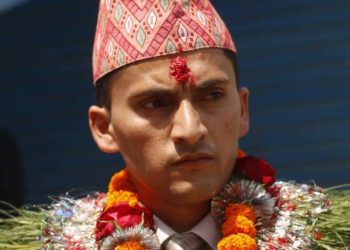 राइनासका प्रमुख प्रशासकीय अधिकृत गाेकर्णराज सुयलले दिए आफूँँले चढ्दै आएकाे गाडी किसानकाे दूध बाेक्न