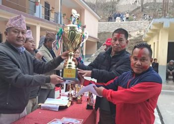 त्रिभुवन मावि घनपाेखराले चुम्याे मर्स्याङ्दी कपकाे ट्रफी