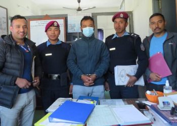 प्रहरी हुँ भन्दै ठगी गर्ने पक्राउ