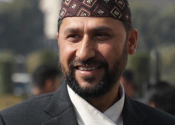 गृहमन्त्री लामिछानेले सुरक्षाकर्मी घटाए, बिदामा सरकारी गाडी चलाए राज्यलाई हिसाब बुझाउने