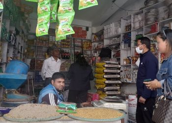 बेसीसहरमा बजार अनुगमन : म्याद गुज्रिएका सामग्री छ्यापछ्याप्ती