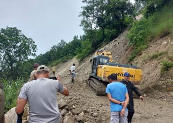 अवरुद्ध बेँसीसहर–चामे सडक सुचारू, पहिराेकाे जाेखिम कायमै