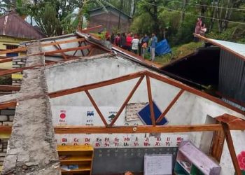 हावाहुरीले विद्यालयकाे छाना उडायाे, सम्बन्धित निकायमा सहयाेगकाे अपिल