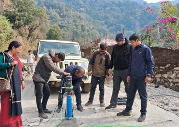 सडकको गुणस्तर नाप्न कोर कटिङ मेसिन प्रयोग