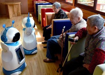 चीनमा वृद्धवृद्धाको हेरचाहमा एआईको प्रयोग गरिने