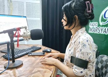 पत्रकार हत्या विरोधमा कालोपट्टी बाँधेर कामकाज