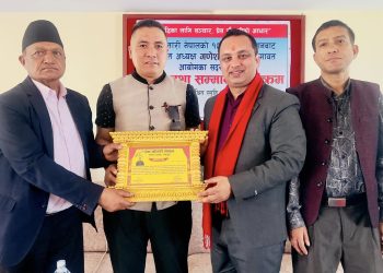 प्रेस चौतारीका अध्यक्ष पाण्डेलाई लमजुङमा सम्मान