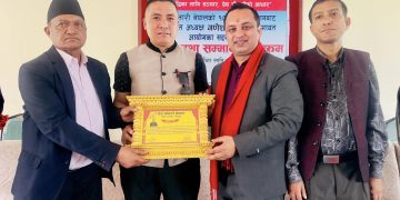 प्रेस चौतारीका अध्यक्ष पाण्डेलाई लमजुङमा सम्मान