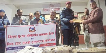 मनाङका सुरक्षा निकायलाई उद्दार सामाग्री हस्तान्तरण